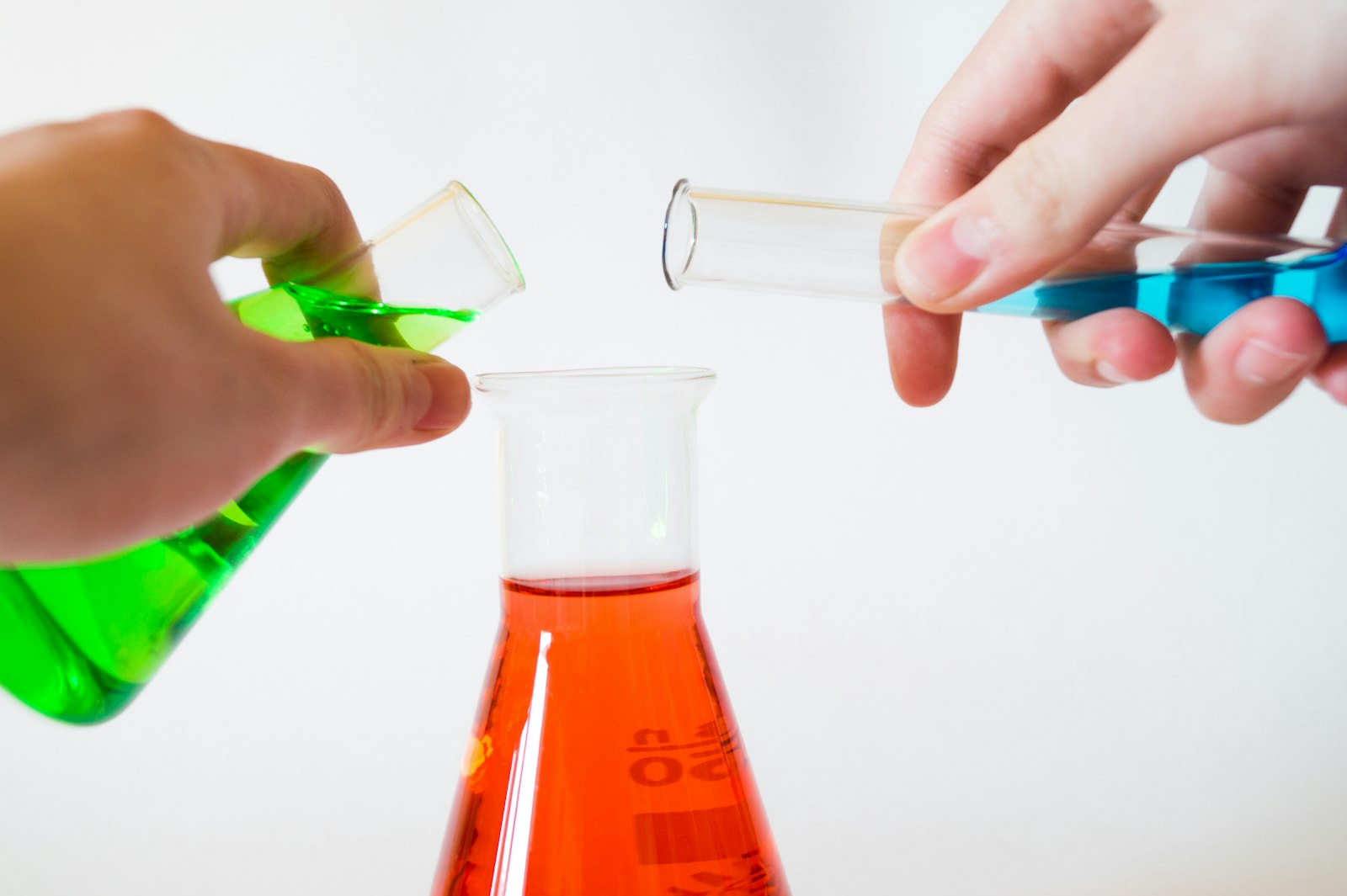 Como estudar química do zero: a ordem que evita retrabalho